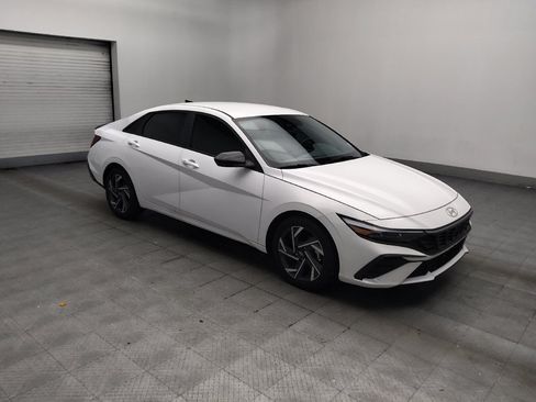 Used 2025 Hyundai Elantra Sport FWD image 11