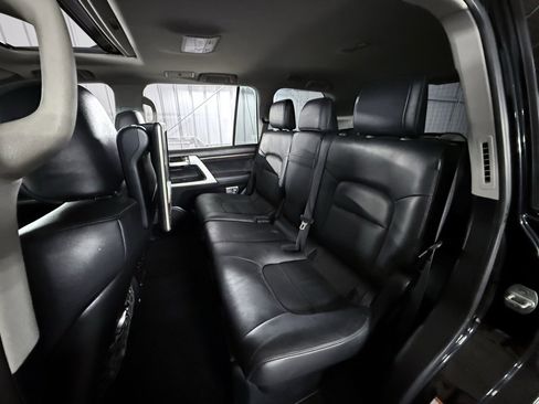 Used 2016 Toyota Land Cruiser image 22