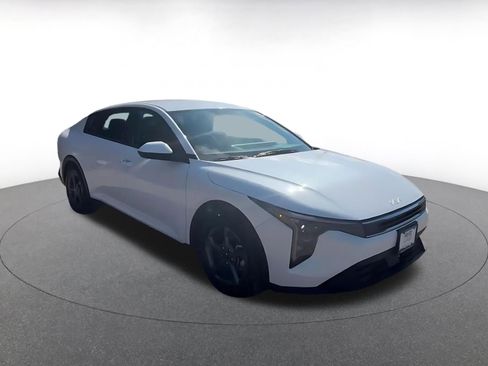 Used 2025 Kia K4 LXS image 3