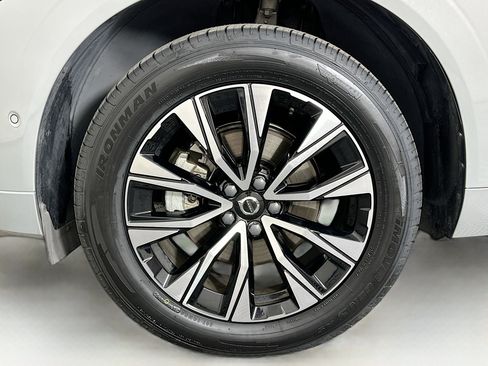 Used 2024 Volvo XC60 B5 Plus w/ Protection Package Premier image 11