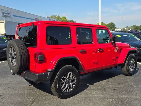 Used 2025 Jeep Wrangler Unlimited Sahara AWD/4WD image 3