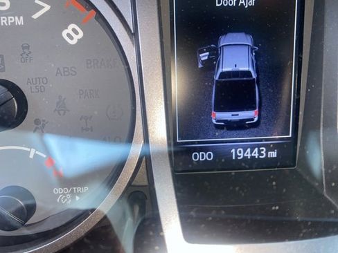 Used 2023 Toyota Tacoma SR5 w/ Technology Package image 6