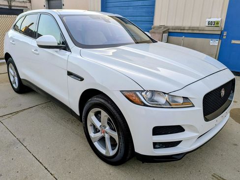 Used 2017 Jaguar F-PACE Premium image 12