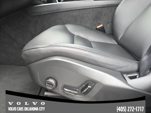 Certified 2025 Volvo XC60 B5 Plus AWD/4WD image 18