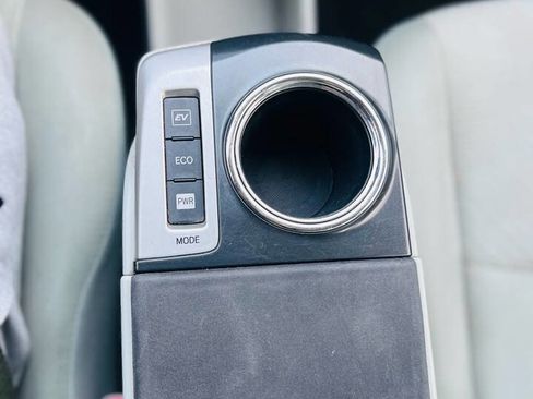 Used 2012 Toyota Prius V Three image 22