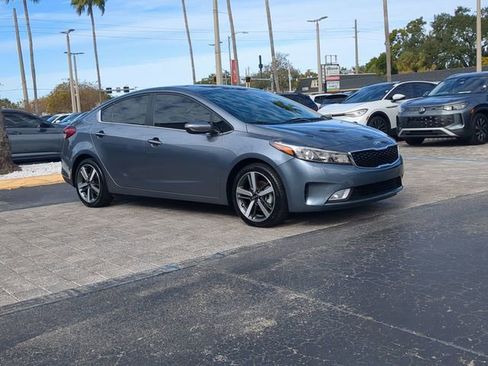 Used 2017 Kia Forte EX image 2