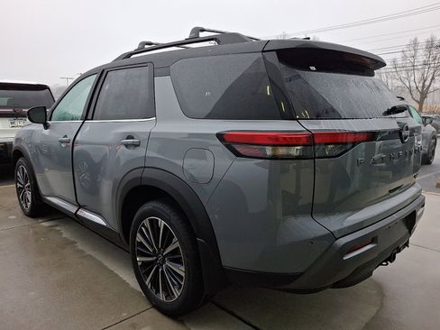 New 2026 Nissan Pathfinder Platinum image 3