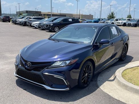 Used 2022 Toyota Camry XSE FWD image 3