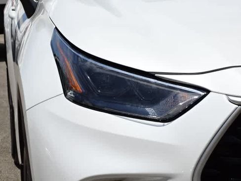 Used 2023 Toyota Highlander XLE FWD image 5