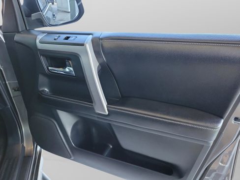 Used 2015 Toyota 4Runner Limited image 27
