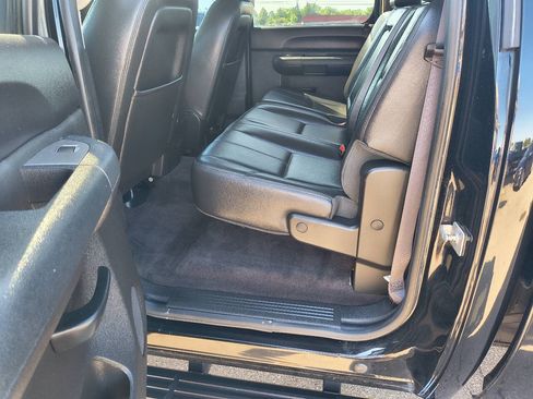 Used 2014 Chevrolet Silverado 2500 LT w/ Custom Sport Truck Package AWD/4WD image 14