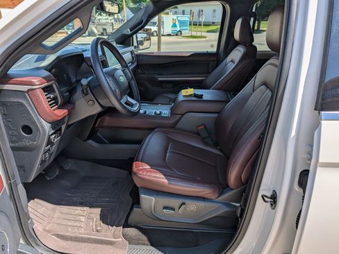 Used 2023 Ford Expedition Max Limited AWD/4WD image 11