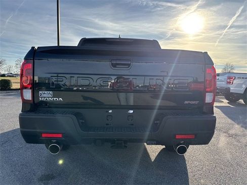 Used 2024 Honda Ridgeline Sport image 7