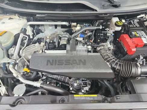 Used 2024 Nissan Rogue S AWD/4WD image 18