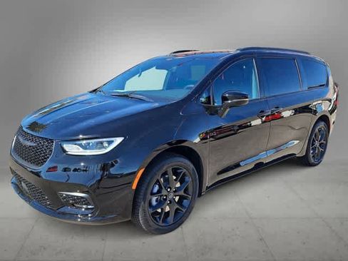 New 2026 Chrysler Pacifica Select AWD/4WD image 4