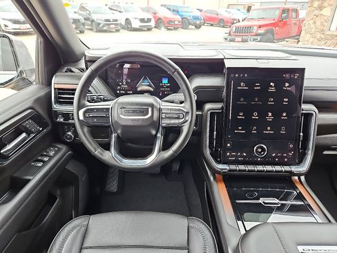 Used 2025 GMC Yukon XL Denali image 8