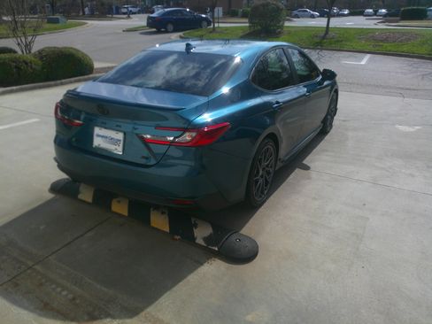 Used 2025 Toyota Camry SE w/ Convenience Package image 16