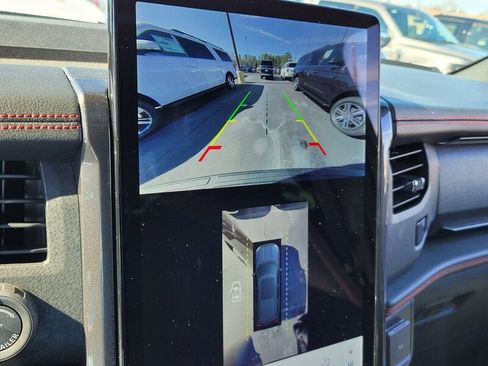 Used 2024 Ford Expedition Limited image 18