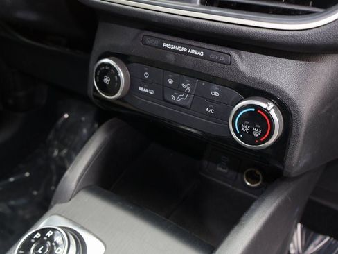 Used 2022 Ford Escape SE image 12