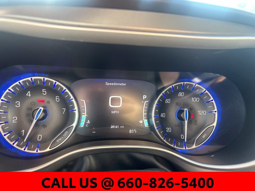 Used 2023 Chrysler Pacifica Touring-L FWD image 14