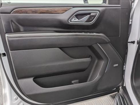 Used 2023 Chevrolet Suburban Premier image 13