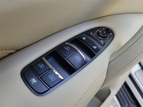 Used 2024 INFINITI QX80 Sensory image 16