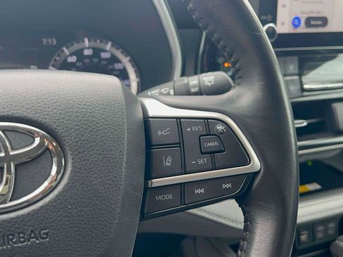 Used 2024 Toyota Highlander XLE image 22