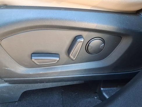 Used 2020 Ford Explorer XLT w/ Equipment Group 202A image 22