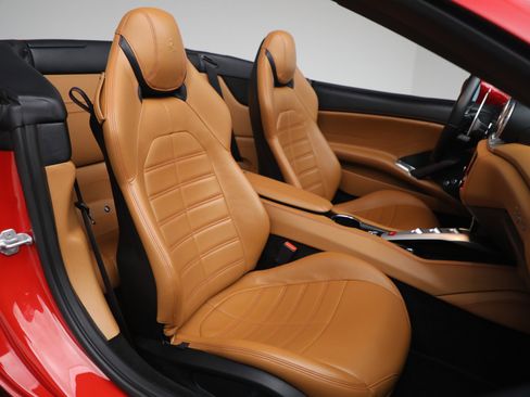 Certified 2016 Ferrari California T image 18
