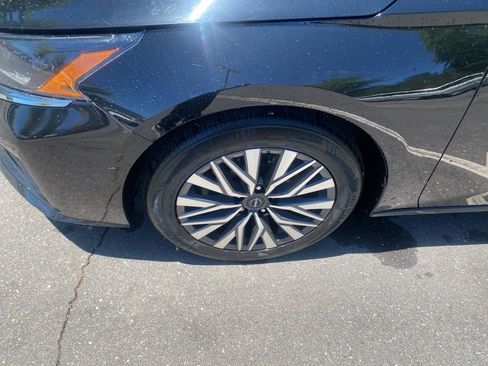 Certified 2024 Nissan Altima 2.5 SV FWD image 11