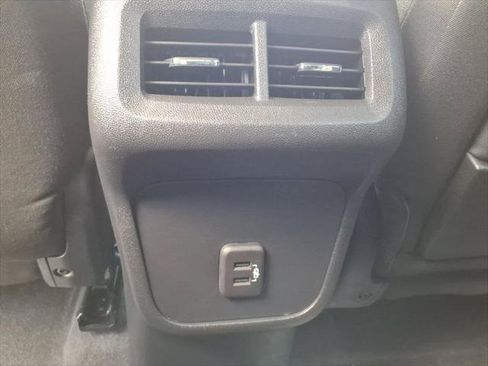 Used 2023 GMC Terrain SLE w/ Driver Convenience Package AWD/4WD image 9