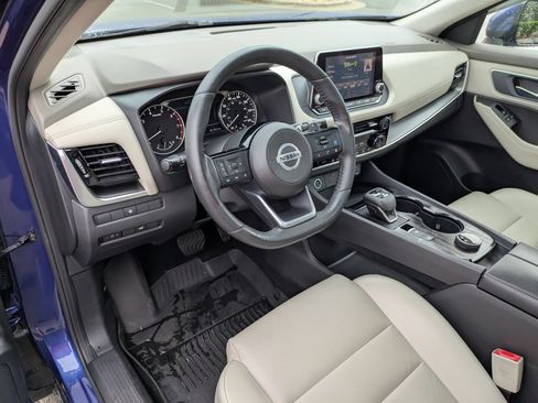 Used 2021 Nissan Rogue SV w/ Premium Package AWD/4WD image 14