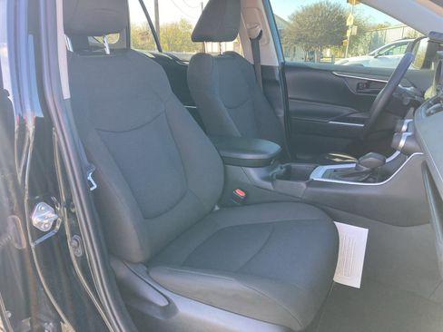 Certified 2022 Toyota RAV4 LE image 28