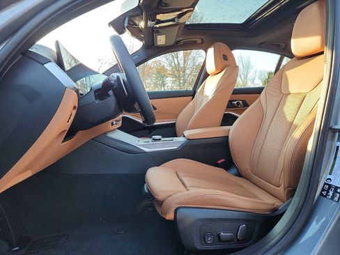 Used 2025 BMW 330i xDrive Sedan w/ Convenience Package image 13