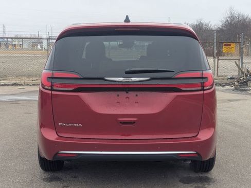 New 2026 Chrysler Pacifica Select image 4