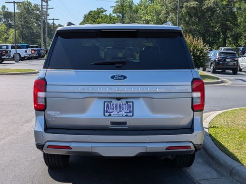 Used 2024 Ford Expedition XLT RWD image 6