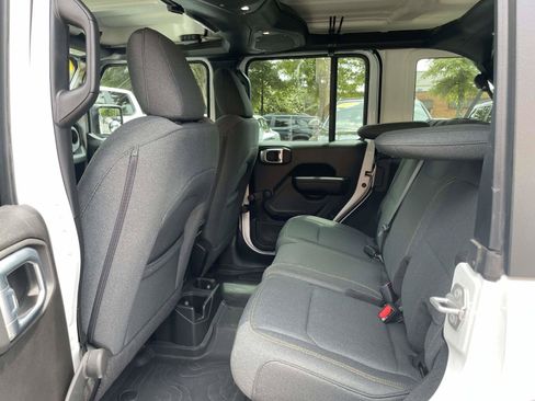 Used 2024 Jeep Wrangler Unlimited Sport AWD/4WD image 3