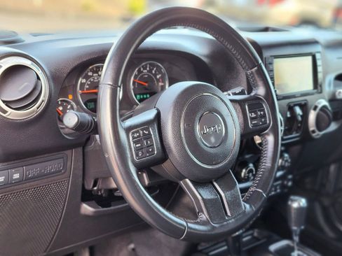 Used 2017 Jeep Wrangler Unlimited Rubicon w/ Cold Weather Group image 19