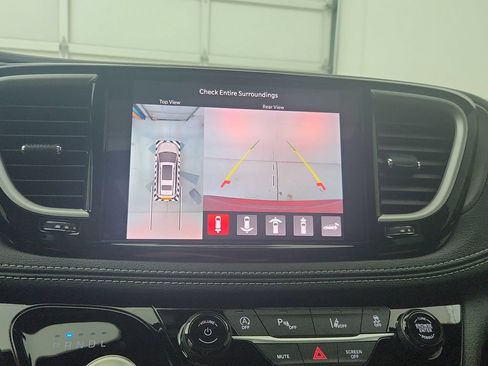 New 2027 Chrysler Pacifica Limited AWD/4WD image 24