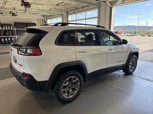 Used 2022 Jeep Cherokee Trailhawk w/ Sun, Sound & Nav Group AWD/4WD image 5