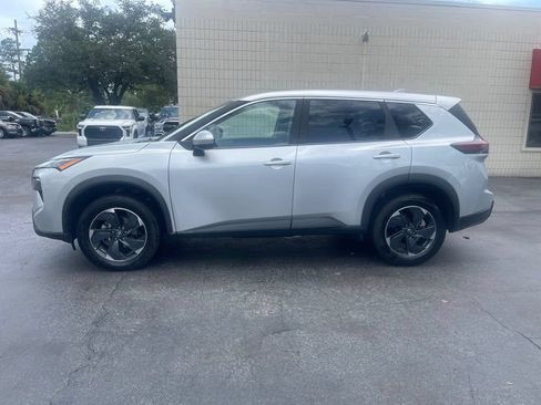 Used 2025 Nissan Rogue SV AWD/4WD image 2