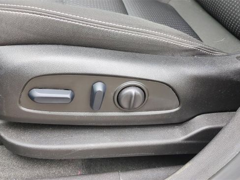 Used 2024 GMC Terrain SLE w/ Driver Convenience Package image 11