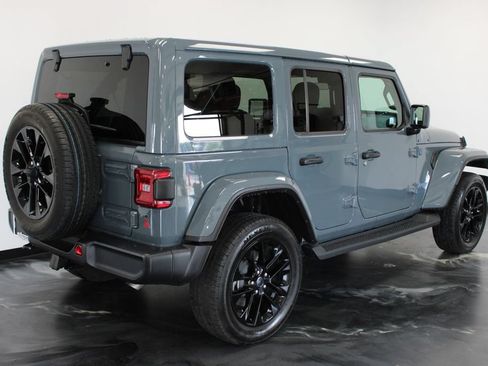 Used 2025 Jeep Wrangler Unlimited Sahara AWD/4WD image 27