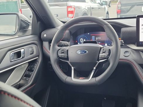 Used 2025 Ford Explorer ST RWD image 15