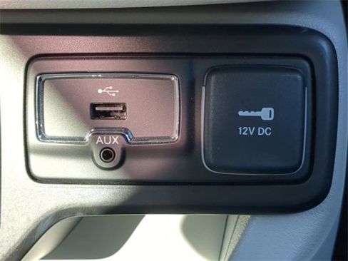 Used 2018 Jeep Renegade Latitude image 44