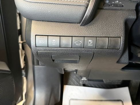 Used 2019 Toyota Camry SE image 16