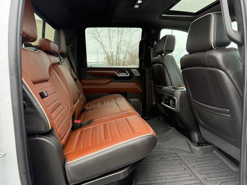 Used 2024 GMC Sierra 3500 Denali Ultimate image 15