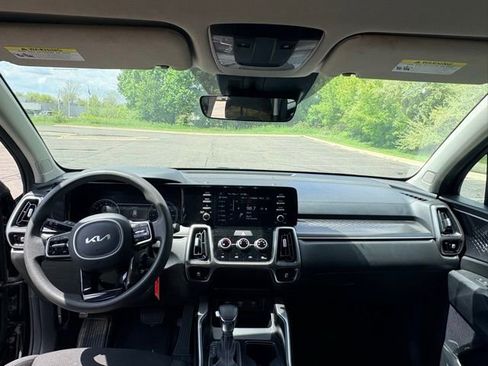 Used 2023 Kia Sorento LX FWD image 12