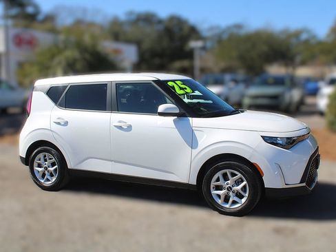 Certified 2025 Kia Soul LX image 5