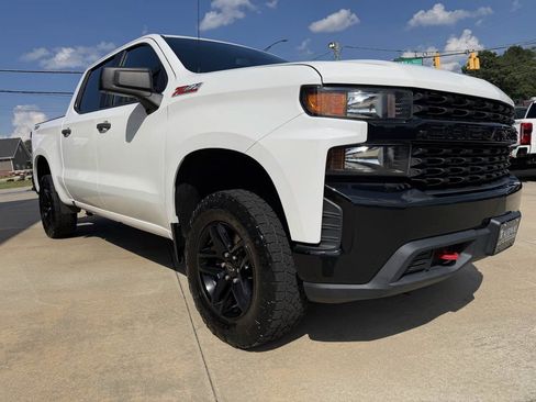 Used 2019 Chevrolet Silverado 1500 Custom Trail Boss AWD/4WD image 4